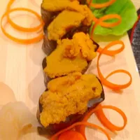 Snapdishの料理写真:Sea urchin egg sushi|chayapimさん