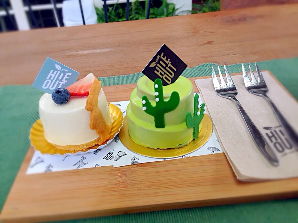 Snapdishの料理写真:Raspberry cheese cake and Green tea moouse|chayapimさん