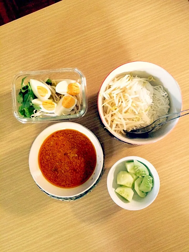 My brunch: Rice noodle with Crab, coconut milk & curry soup...|Chalinee Kalyanamitraさん