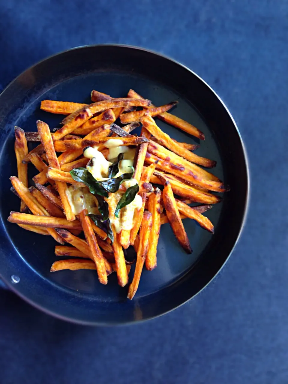 Baked sweet potato fries with salted egg sauce|coxiella24さん