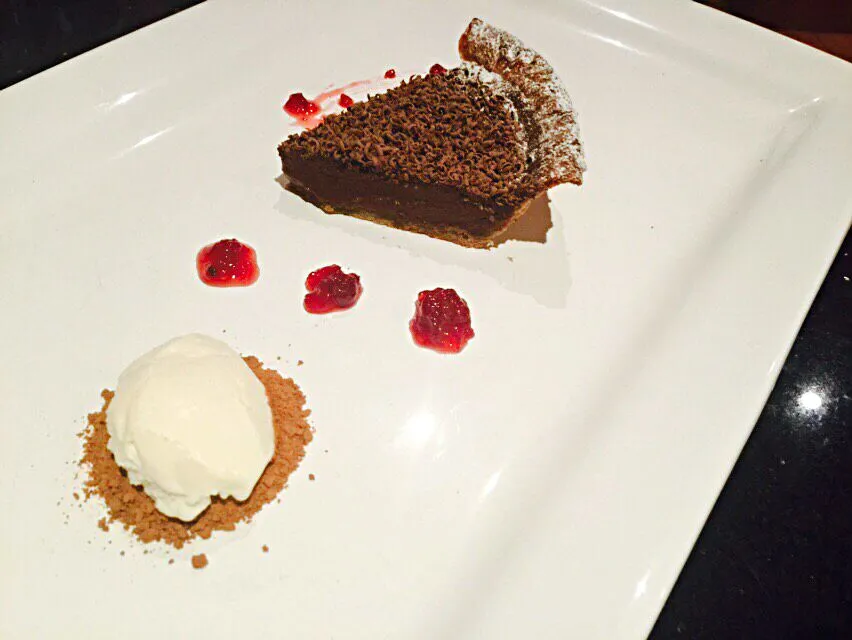 Snapdishの料理写真:chocolate tart|Kai Pirlo Antonovic Gozoさん