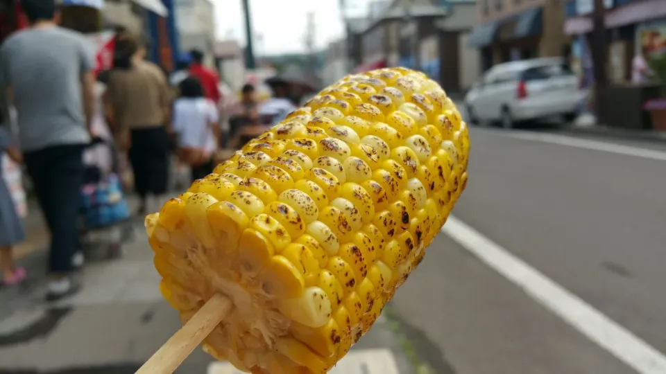 BBQ corn I ate in Sakaimachi Street, Otaru.  2015.8.28|秋平さん