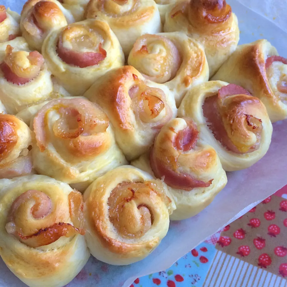 Snapdishの料理写真:Bacon rose buns|Trish Wongさん