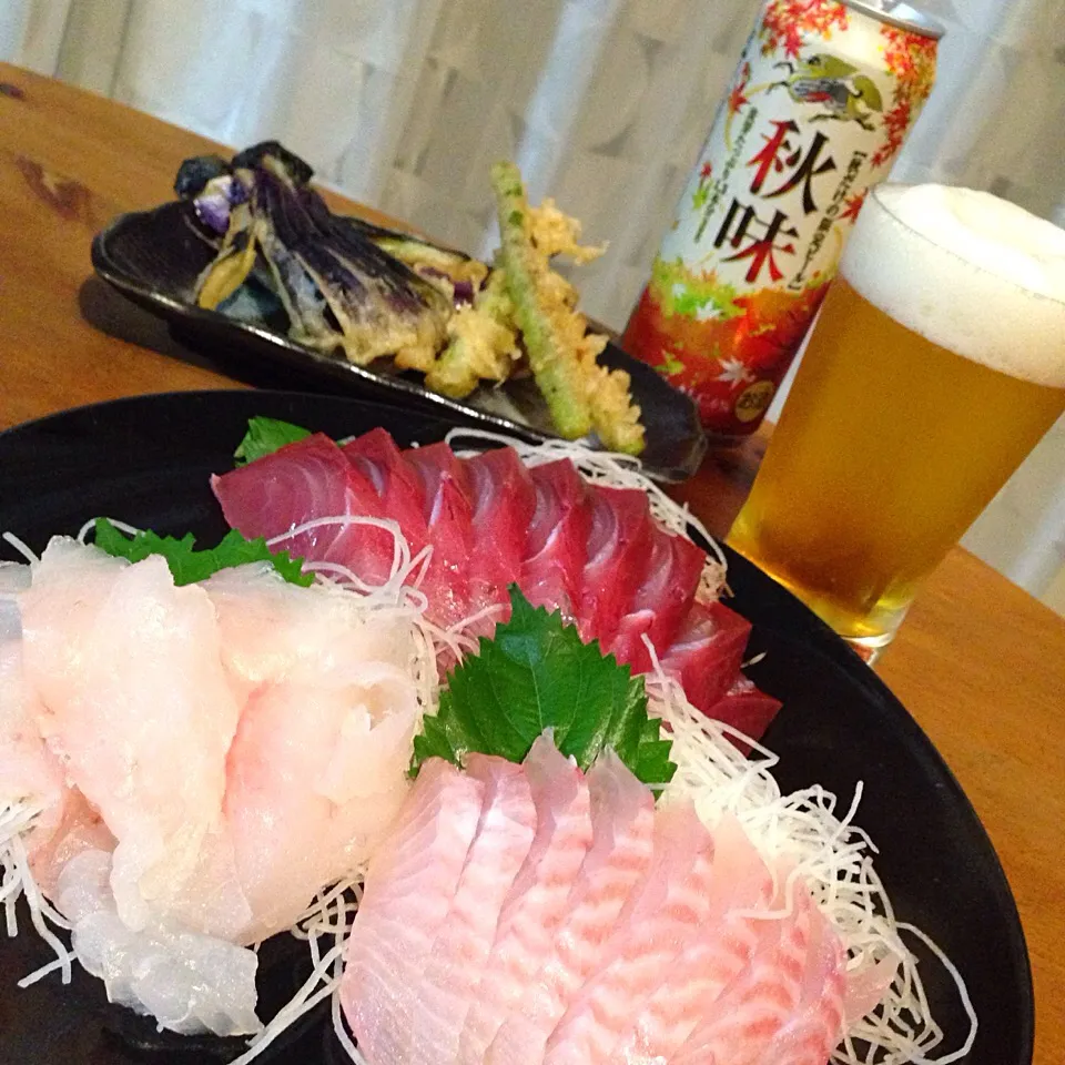 今日のお刺身は、長崎県産のいら、たかのは、天然ブリ🐟茄子、アスパラのてんぷらと秋味で乾杯〜😆🍻✨|アイさん