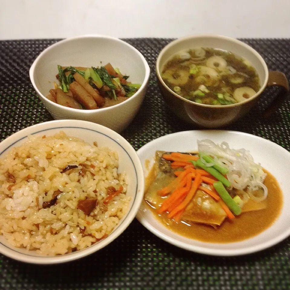 コンニャクと小松菜の炊いたの・海苔味噌汁・鯖みぞれ煮・混ぜるだけかしわ飯|美也子さん