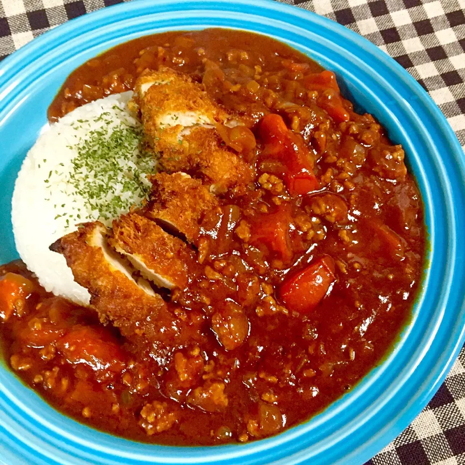 チキン★カツカレー(｡^～^｡)

以前、夏野菜ドカ盛りカレーを紹介したんですが、ただ単にチキンカツにしただけですー笑

家族からあのカレーとチキンがいい‼︎と要望があったので♡

ガッツリだわーーーー(◎︎Д◎︎;))ﾉﾉ|hiromin★さん