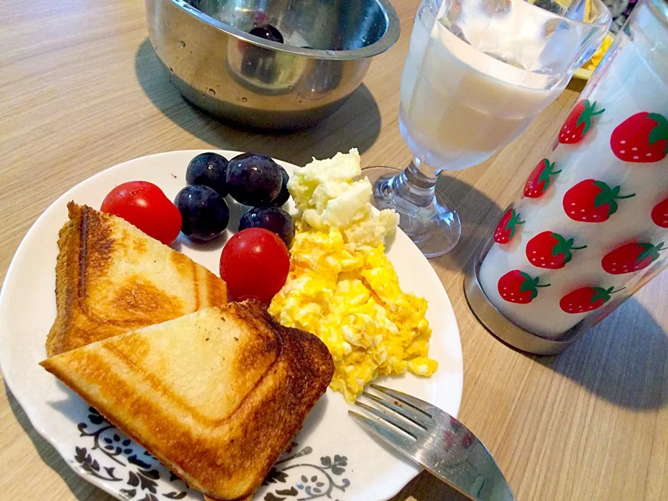 パパ不在 手抜き朝ごはん|きむらゆりかさん