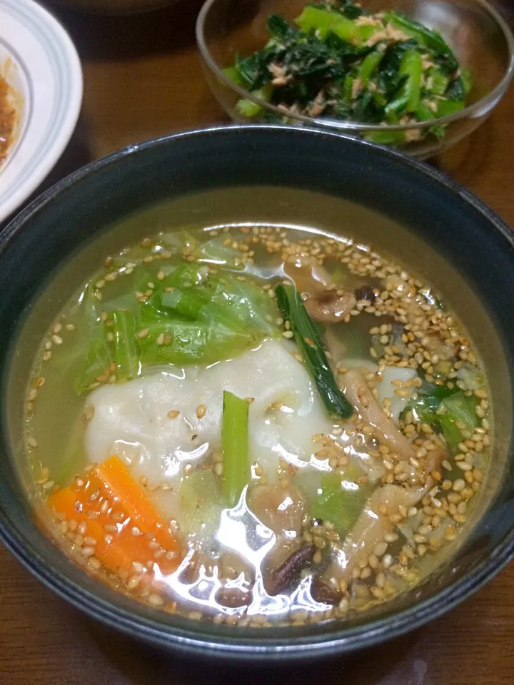 残り野菜で餃子スープ🍲|あーさん