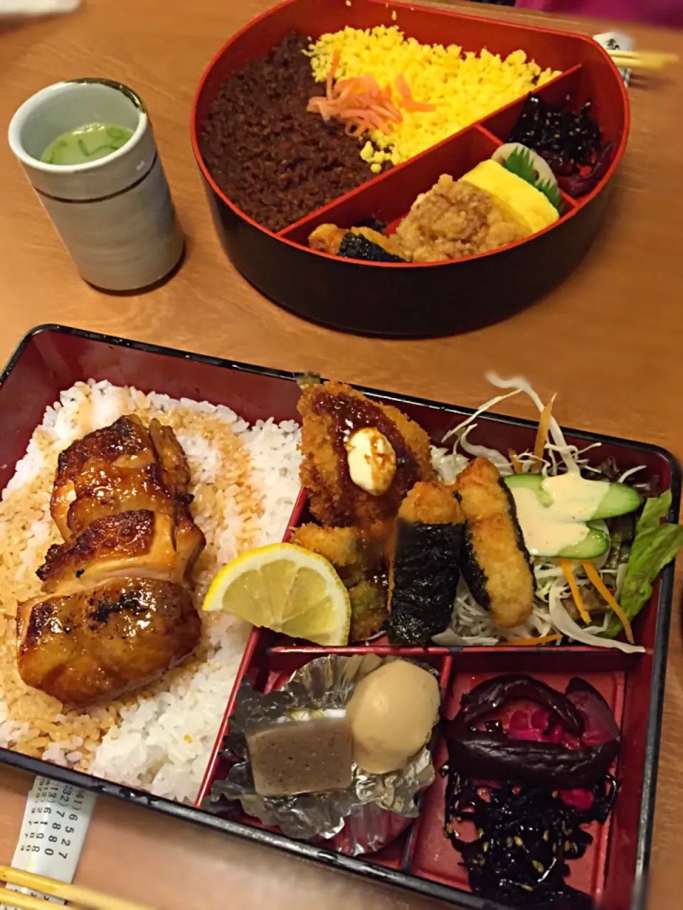 R15指定のテッド２をモフモフした帰りは早めの夕食、シメの焼きとり重＆鶏そぼろ弁当を久しぶりに食べる🍱帰宅後速攻昼寝したから全然痩せられないなぁ🐷|にゃあ（芸名）さん