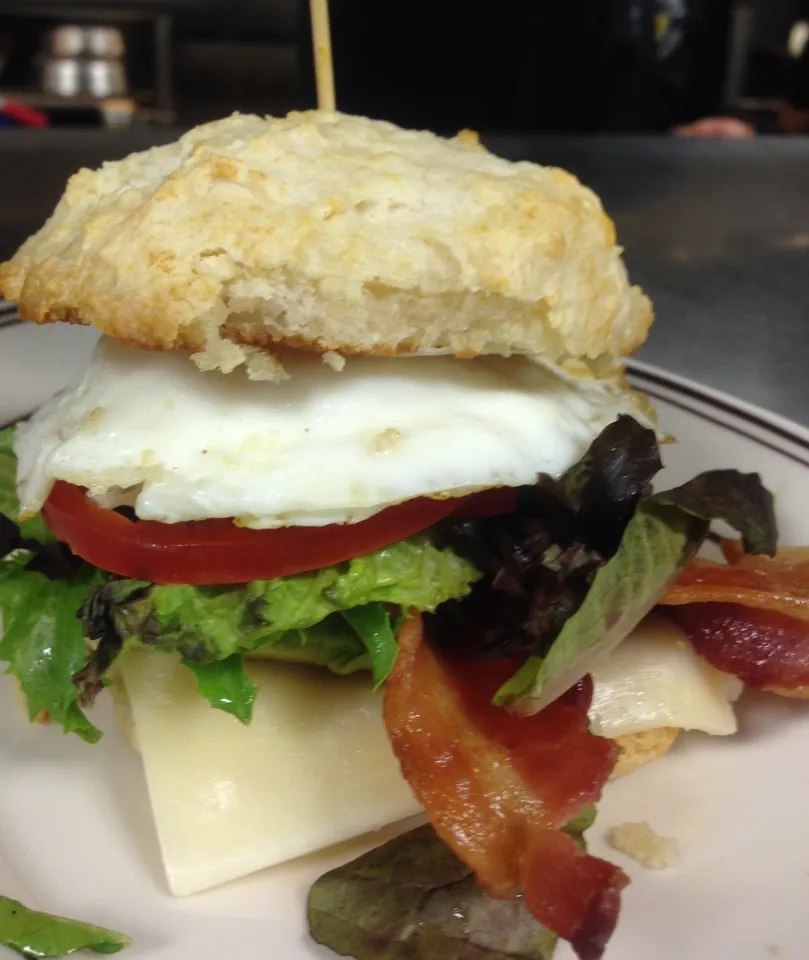 Biscuit BLT with a Fried egg|peggy waldonさん