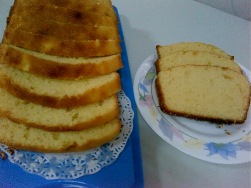 Snapdishの料理写真:Lemon Pound Cake

Ingredients:
1 cup softened butter
1 cup sugar
4 eggs
2 tsp vanillla
1 tsp zest of 1 lemon
1 1/2 cup all purpose flour
1 tsp baking powder
1/2|Sofie's Kitchenさん