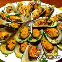 ✨MUSSELS BAKED in BUTTER &GARLIC...great with🍻 beer!😋ムル貝のガーリックバーター焼き、ビール🍺のおつまみ😊✨