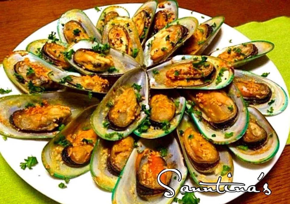 ✨MUSSELS BAKED in BUTTER &GARLIC...great with🍻 beer!😋ムル貝のガーリックバーター焼き、ビール🍺のおつまみ😊✨|🌺Sanntina🌺さん