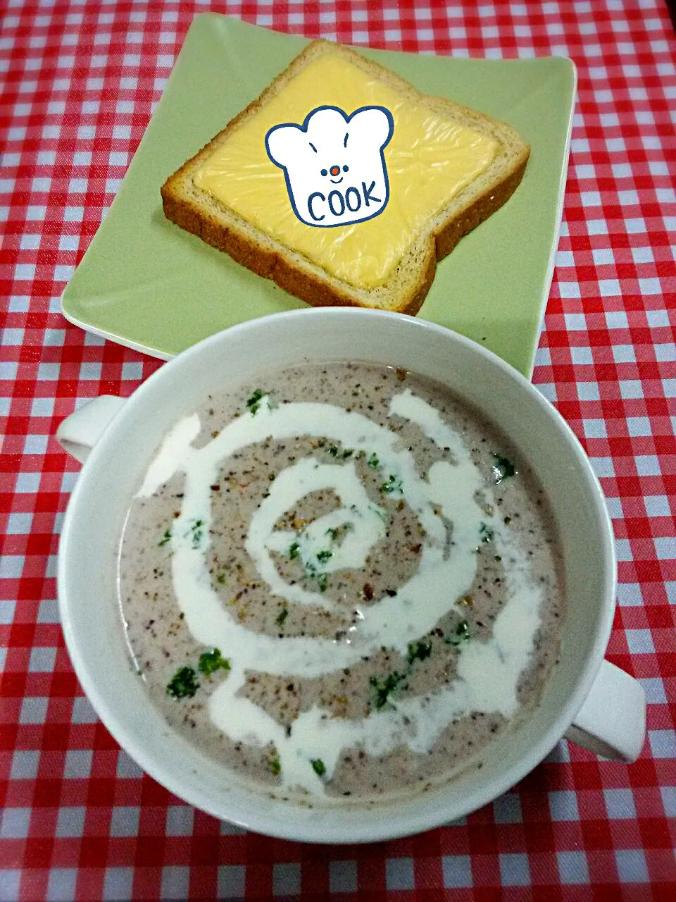 Snapdishの料理写真:Shitake Mushroom with Riceberry Cream Soup|Jeab Lertさん