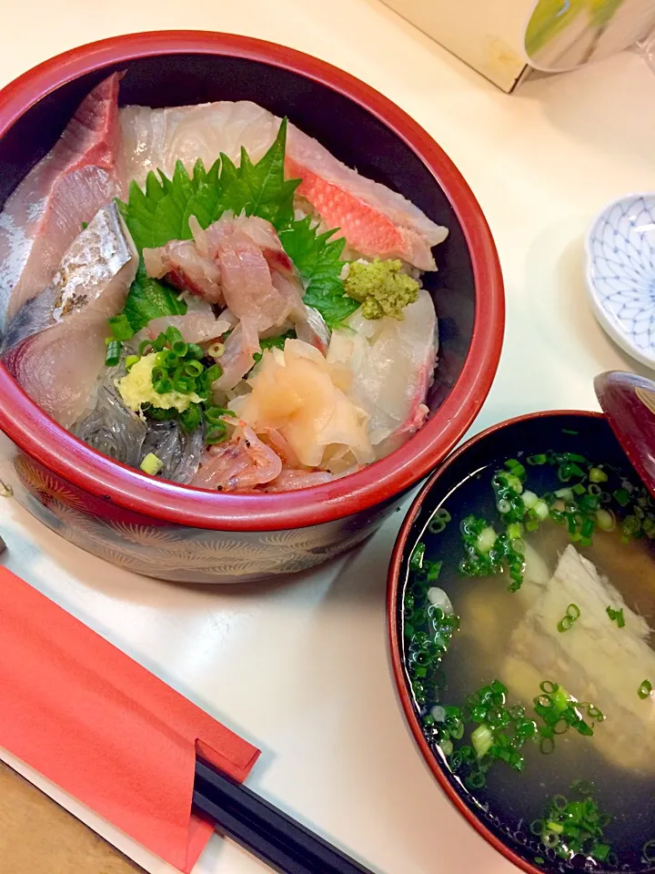 熱海の地魚海鮮丼|くぽさん