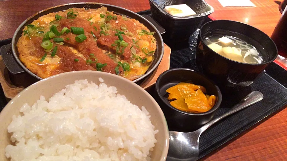 ロースカツ&ヒレカツ煮定食を頂きました。|momongatomoさん