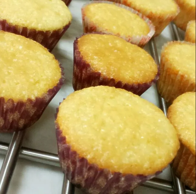 Vanilla Cupcakes
Ingredients 
1½ cups all-purpose flour
1 cup granulated sugar
1½ teaspoons baking powder
½ teaspoon table salt
8 tablespoons unsalted butter (1|Sofie's Kitchenさん