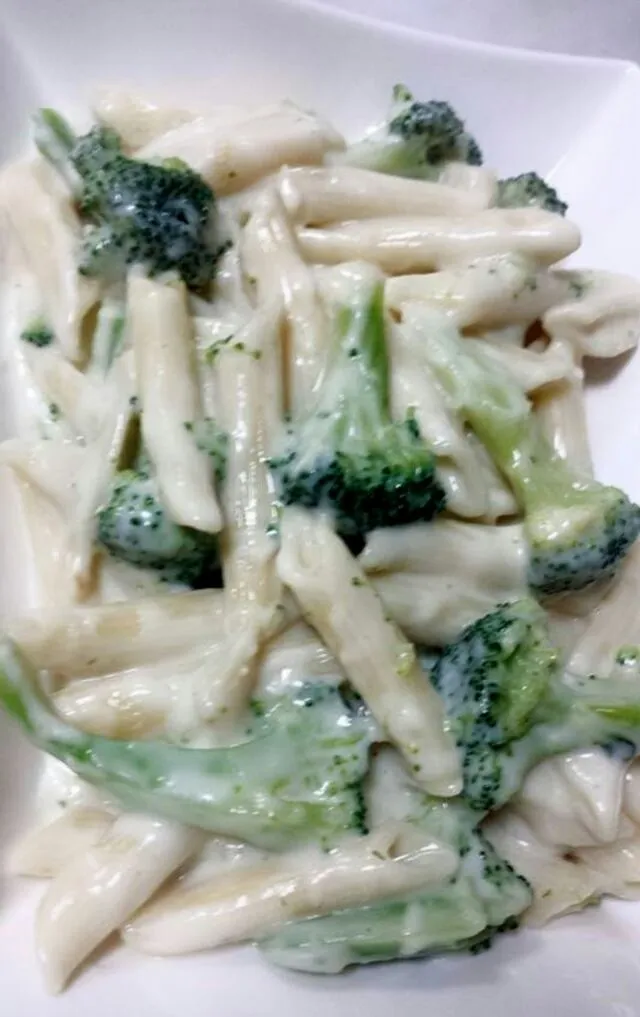 Broccoli Cheddar Mac and Cheese Recipe

Ingredients
1 bunch of broccoli, cut into florets
Salt
2 cups dry elbow macaroni
4 Tbsp butter
3 Tbsp all purpose flour
|Sofie's Kitchenさん