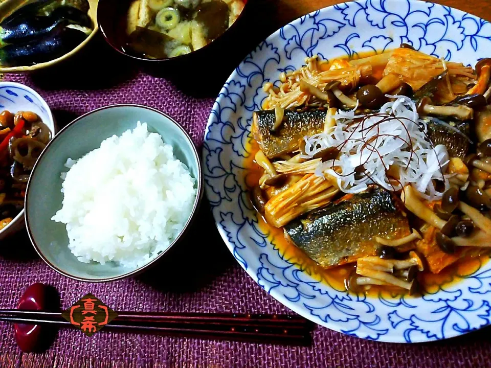 くみしゃんのサンマとキノコのコチュジャン煮リピ🍄で‥新米様のおな～り～🙇|真希さん