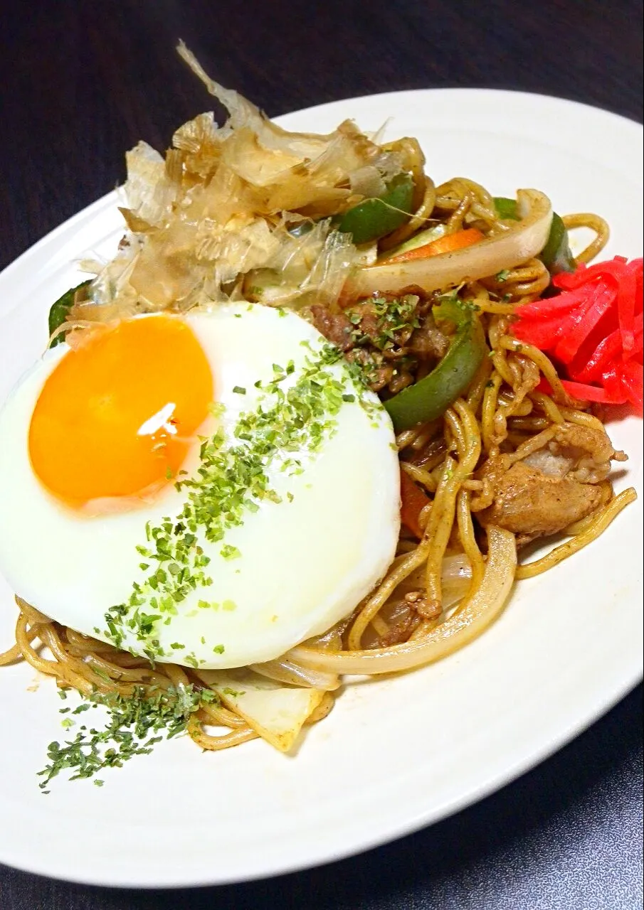 Snapdishの料理写真:野菜たっぷり！目玉焼きそば|こもず♪さん