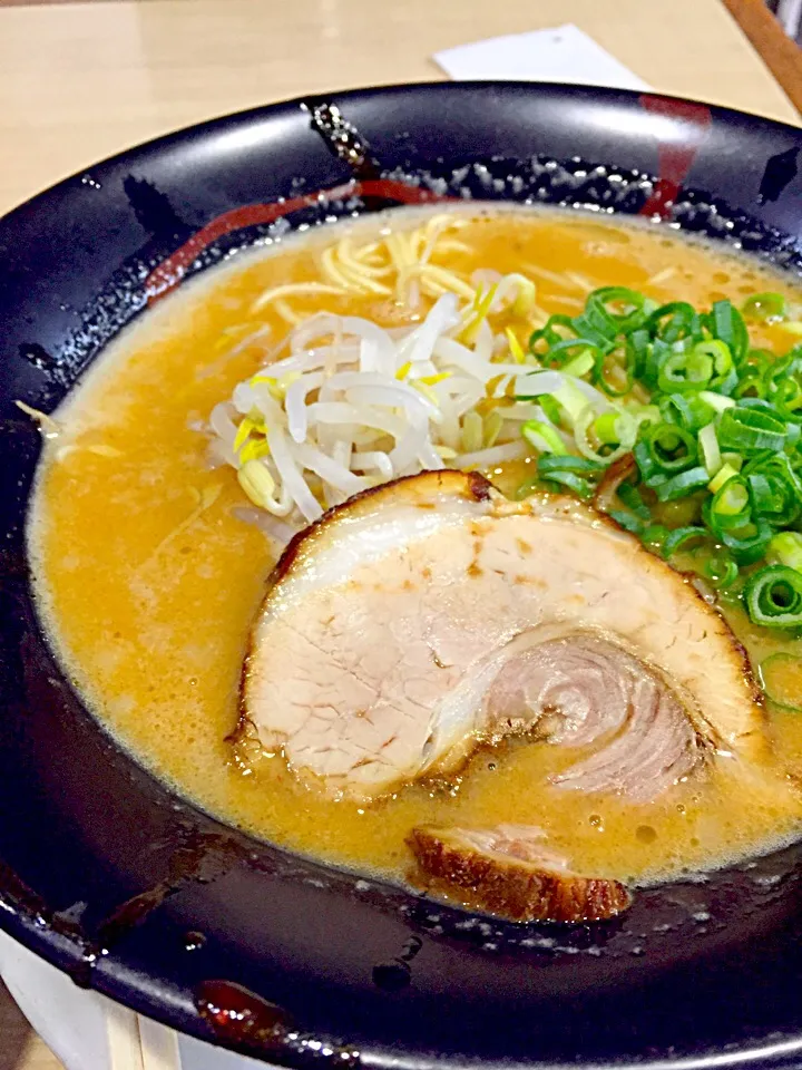 濃厚とんこつラーメン|クロレッツさん