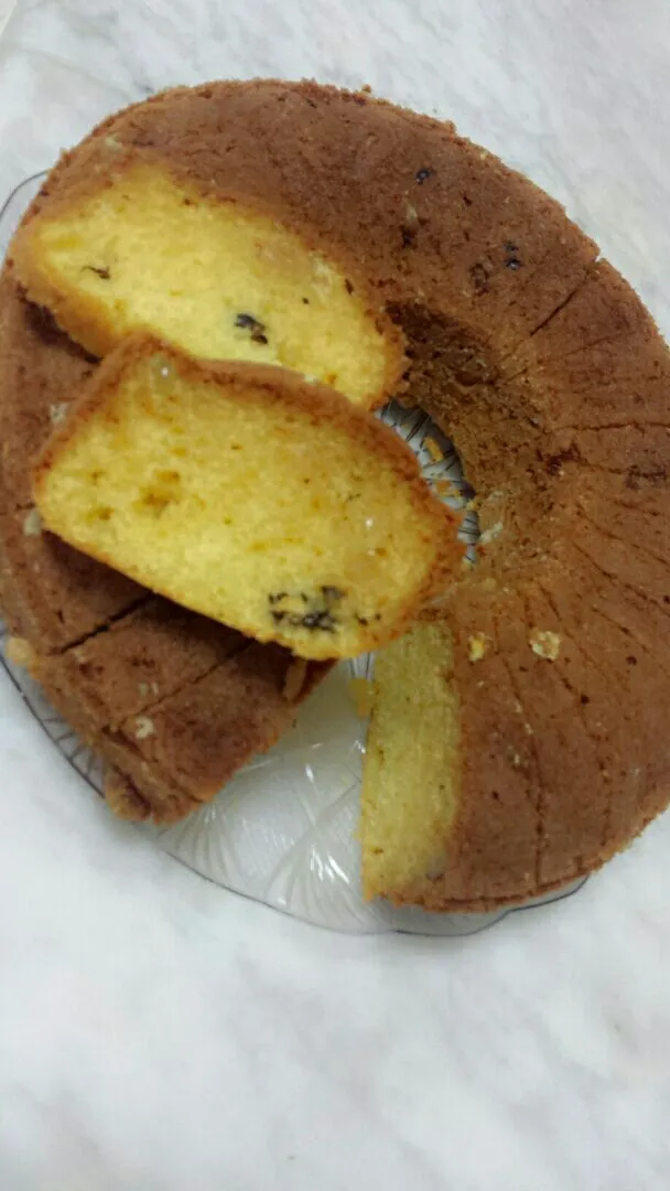 Snapdishの料理写真:Orange walnut pound cake
1 cup butter 
1 cup white sugar 
2 eggs 
1 cup sour cream 
2 cups all-purpose flour 
1 teaspoon baking soda 
1 cup raisins 
1/2 cup wal|Sofie's Kitchenさん