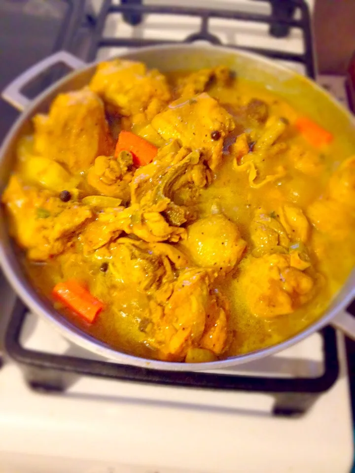 Snapdishの料理写真:Curried Chicken|Tesha Rolleさん