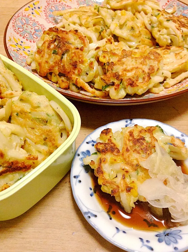 Snapdishの料理写真:りえぞ～さんの料理 ☆豆腐バーグのうどん餃子|かずきっちんさん