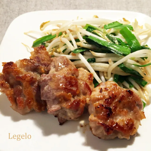 Snapdishの料理写真:Legeloさんの豚こま柔らか♪にんにく味噌焼き＆ニラもやし炒め #レシピブログ #RecipeBlog|レシピブログさん