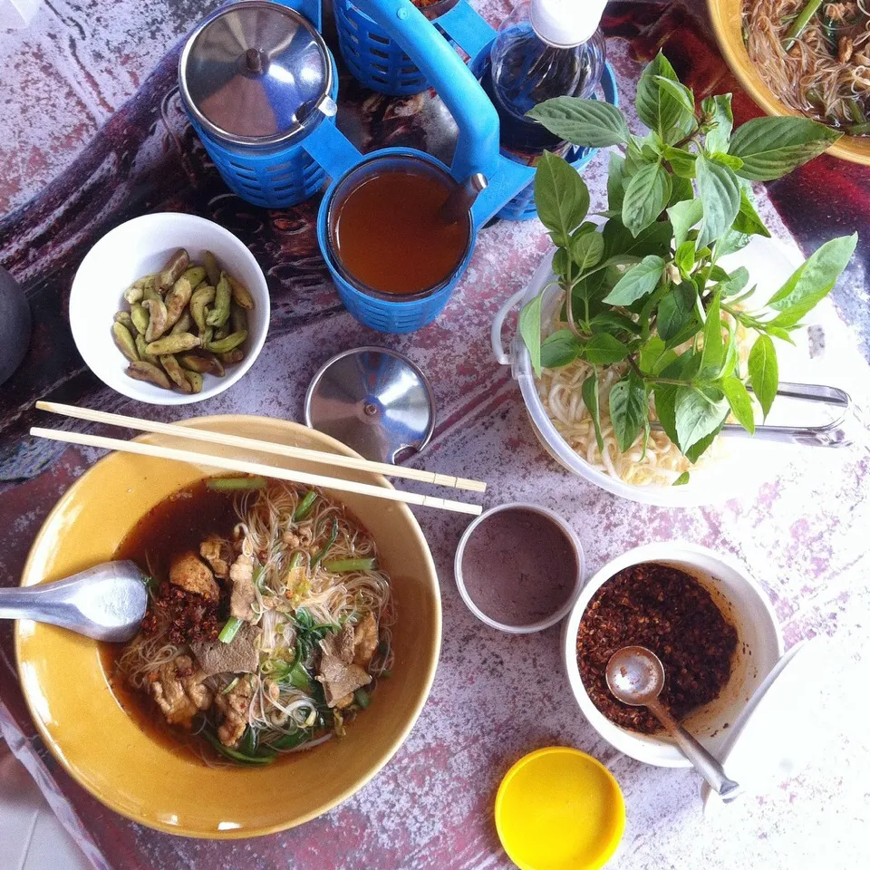 Thai Isan style noodles soup with fresh herbs, shrimp paste, and grill chili #thaifood|Eat in Thaiさん