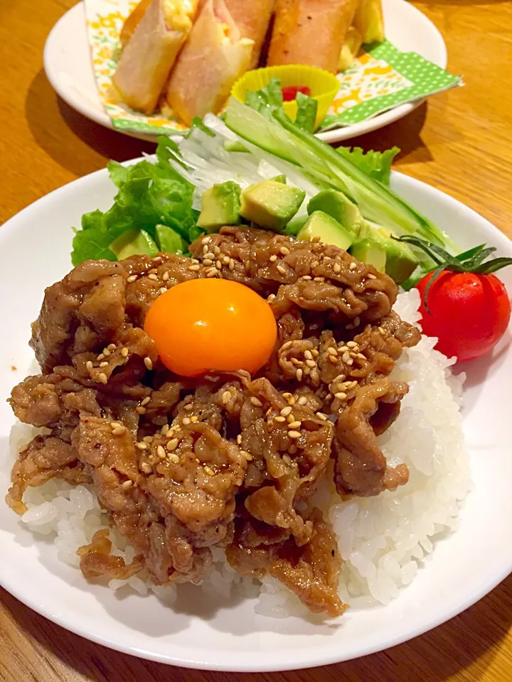 カラメル豚丼|まつださんさん