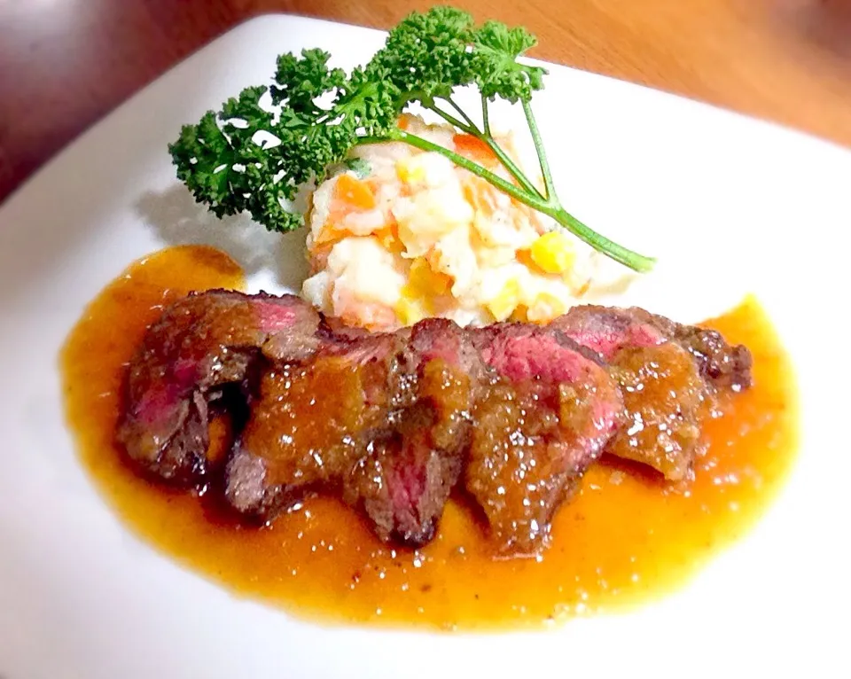 Healthy potato salad and beef shank meat steak（ヘルシーポテトサラダと牛すね肉のステーキ）|Polar Bearさん