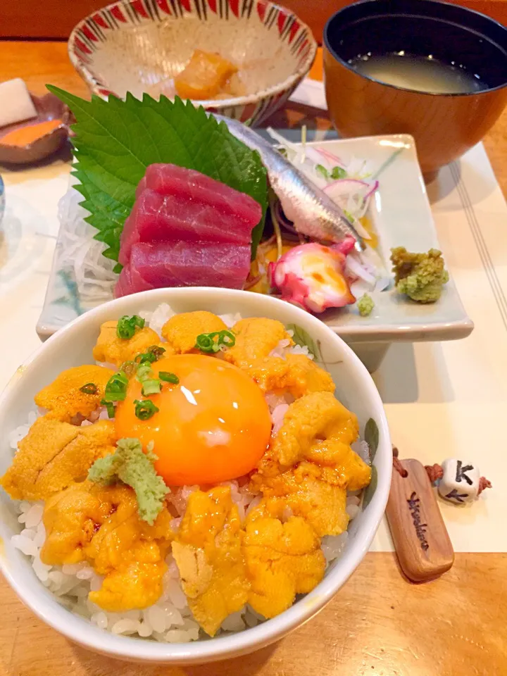 Snapdishの料理写真:ウニ丼 & 豚トロトロ煮込み|肉大好きさん