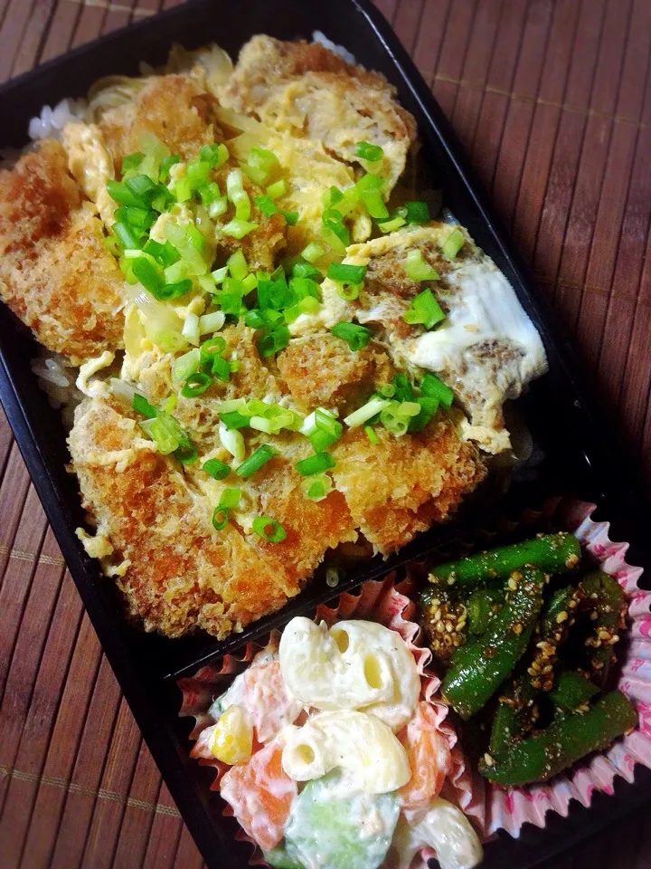 Snapdishの料理写真:高1息子弁当
カツ丼弁当ψ(๑'ڡ'๑)ψ
今日の一麹は、いんげんの胡麻和えに醤油麹入(੭ु ˃̶͈̀ ω ˂̶͈́)੭ु⁾⁾|じゅんけさん