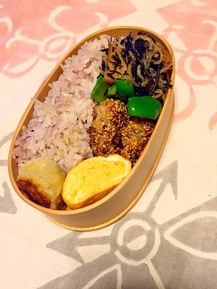 今日の自分お弁当˛˛ꉂ ೭(˵¯̴͒ꇴ¯̴͒˵)౨” ｵﾂｶﾚ~✩⃛˖°|さくたえさん