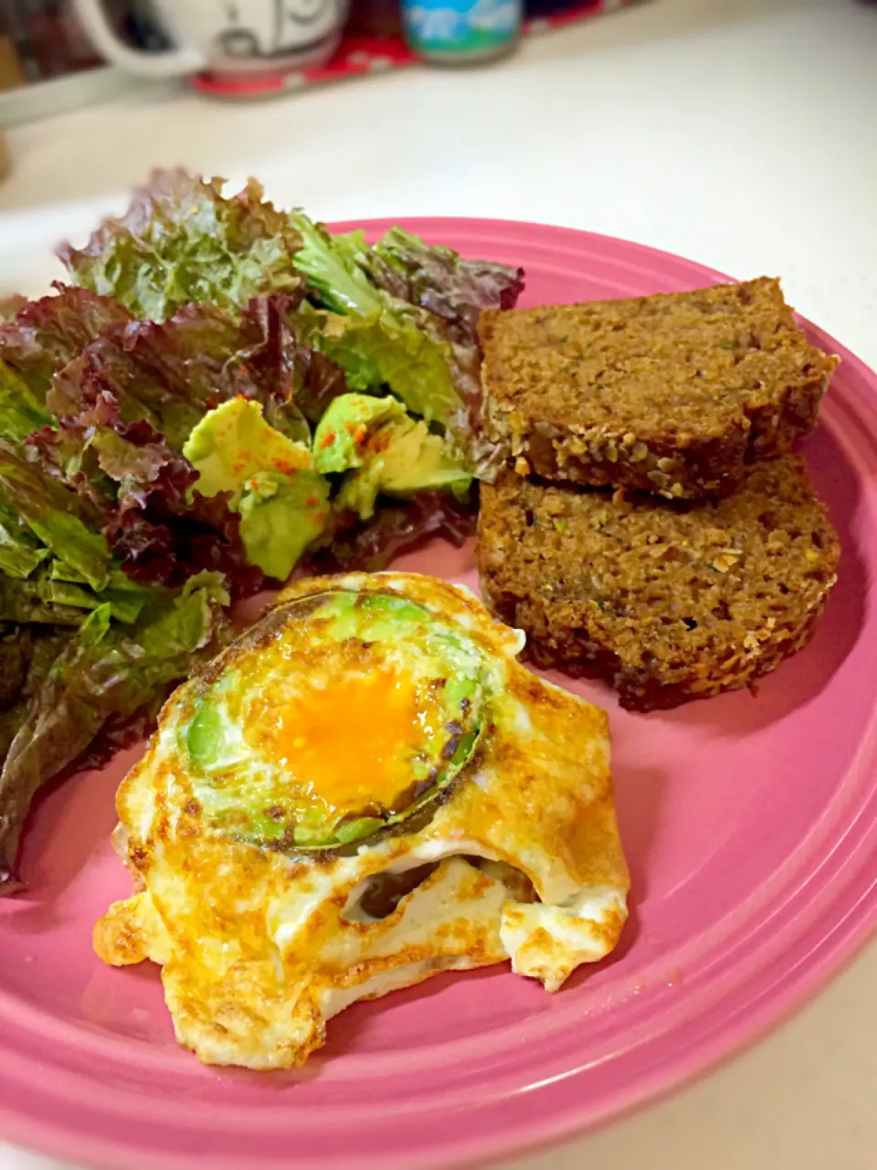 Fried egg in avocadoとズッキーニブレット❤️|norikoさん