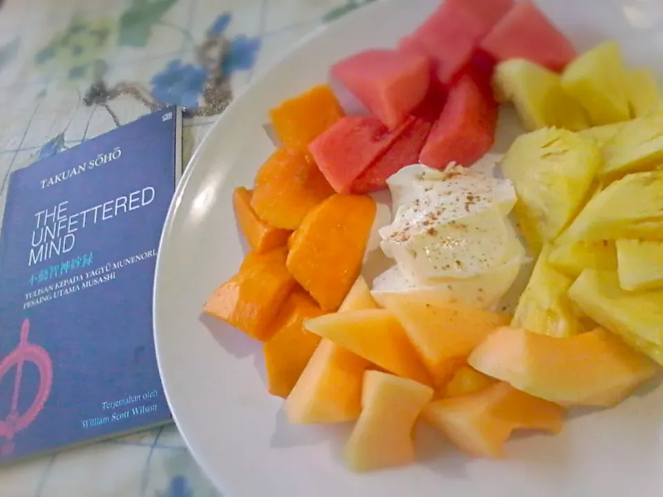 tropical fruit with greek yoghurt|Anisa Suci Bulan Sariさん