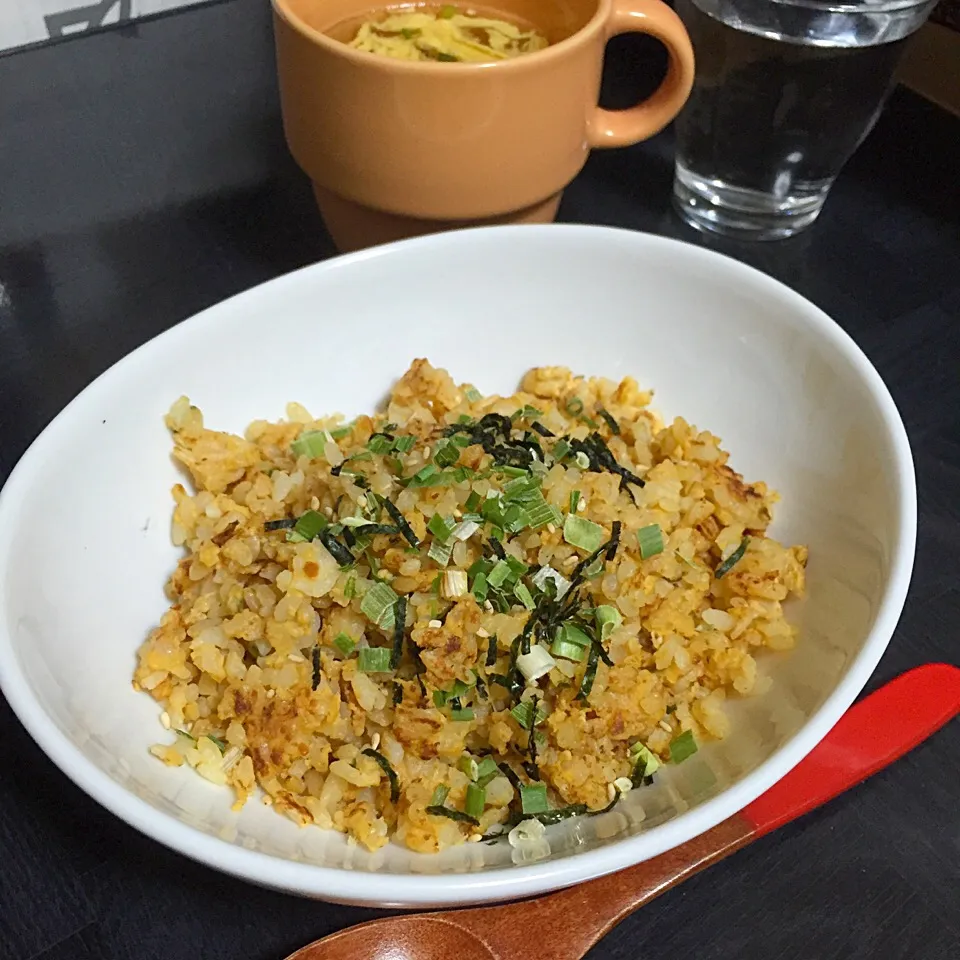 Snapdishの料理写真:今日の晩ご飯は、肉みそチャーハン、たまごスープ。|ゆえさん