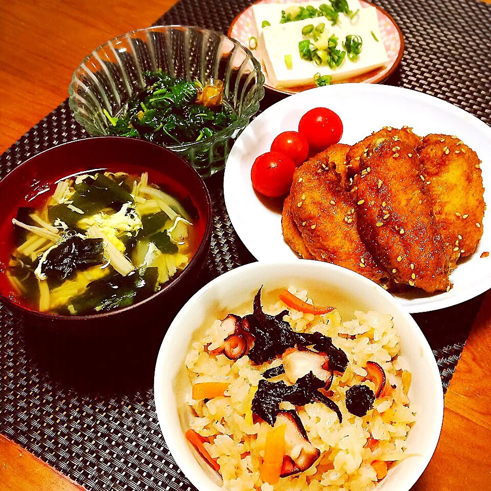 晩ごはん♡たこ飯・モロヘイヤのお浸し・手羽先揚げ・かき玉汁・冷奴(*^^*)|ばろんさん