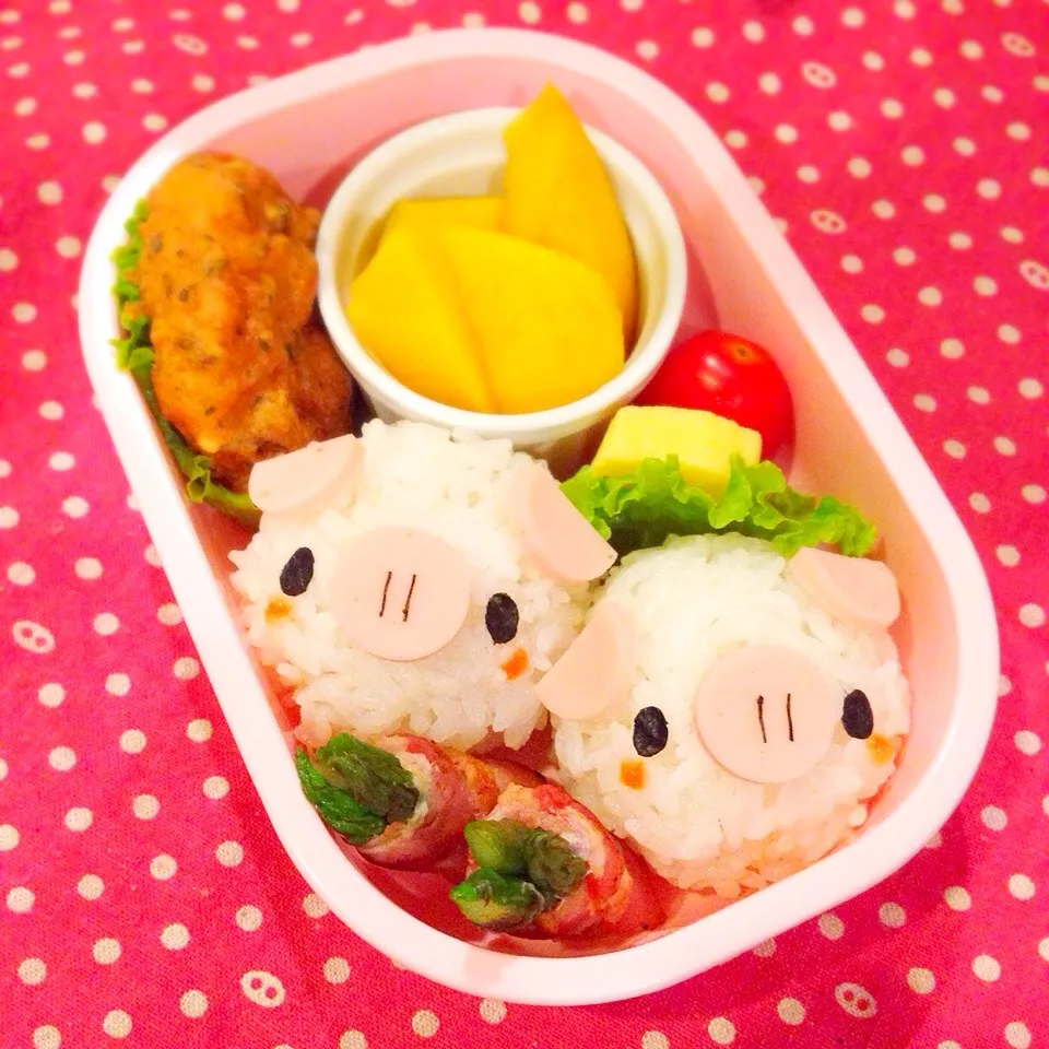 #schoollunch #bento #rice #nuggets #bacon #asparagus #peach #tomato #egg #キャラ弁|cocchaleeさん