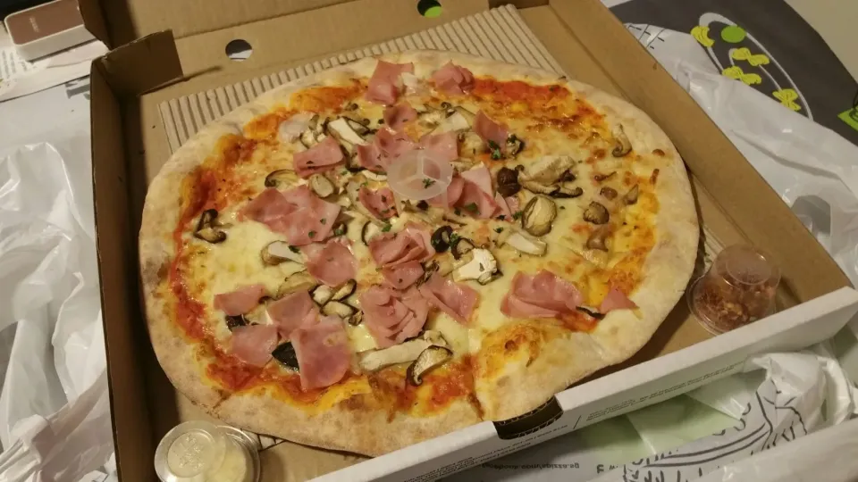 Snapdishの料理写真:pizza anyone?|秋平さん