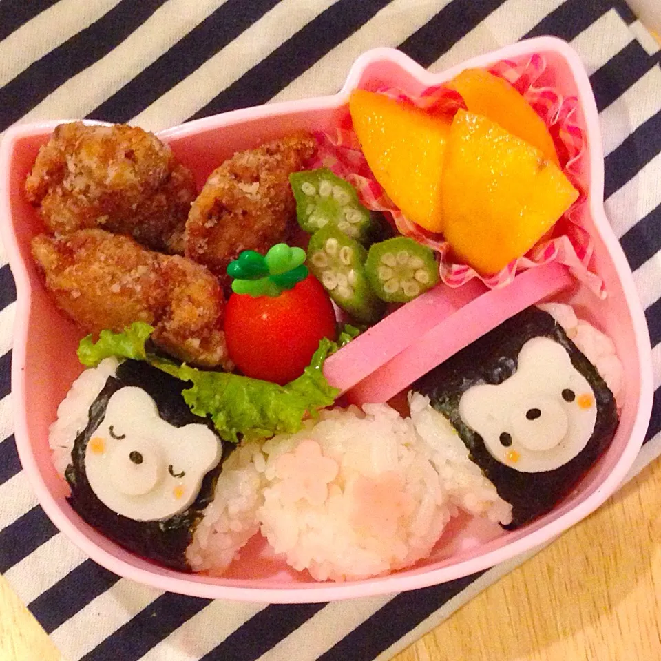 #schoollunch #bento #rice #pork #peach #okra #fishcake #tomato #キャラ弁|cocchaleeさん