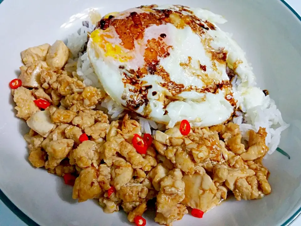 Tonight's dinner: Mapo Tofu And Fried Egg Steamed Rice 
2.9.2015|🌷lynnlicious🌷さん