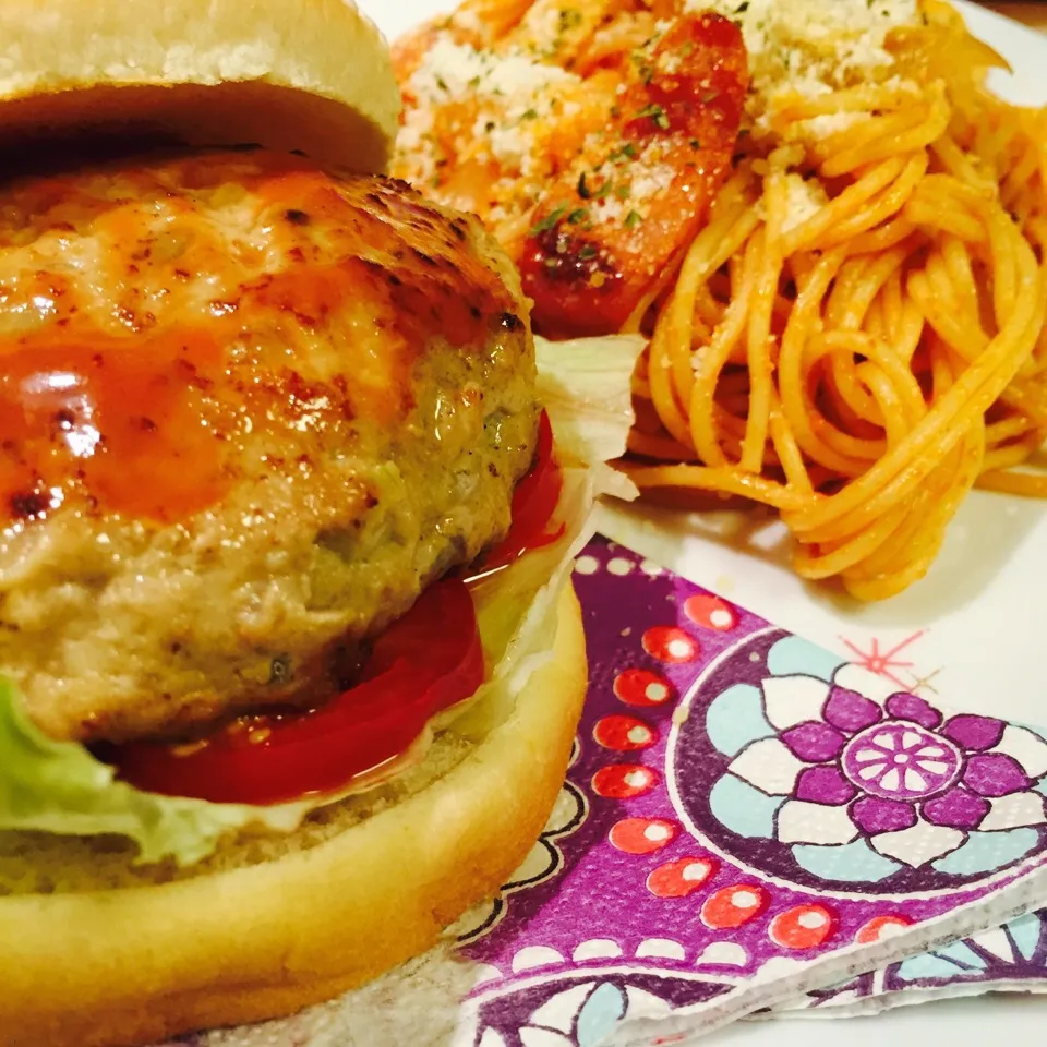 ハンバーガー🍔
スパゲッティナポリタン🍝|KAZUTOさん