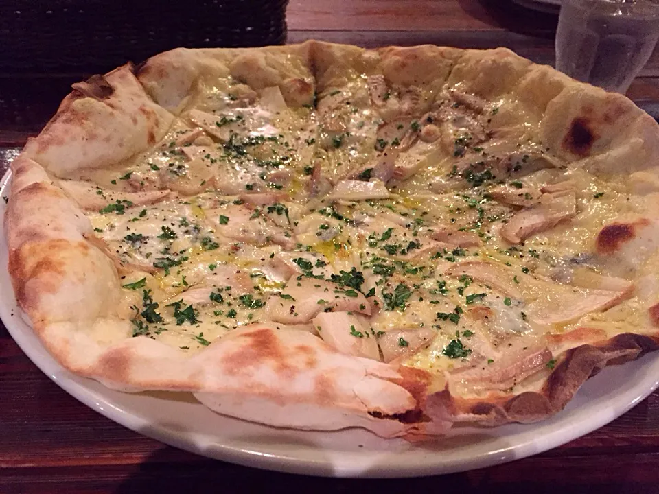 Snapdishの料理写真:あわび茸のピザ@pizzeria zucca(結城市)|大塚寛之さん