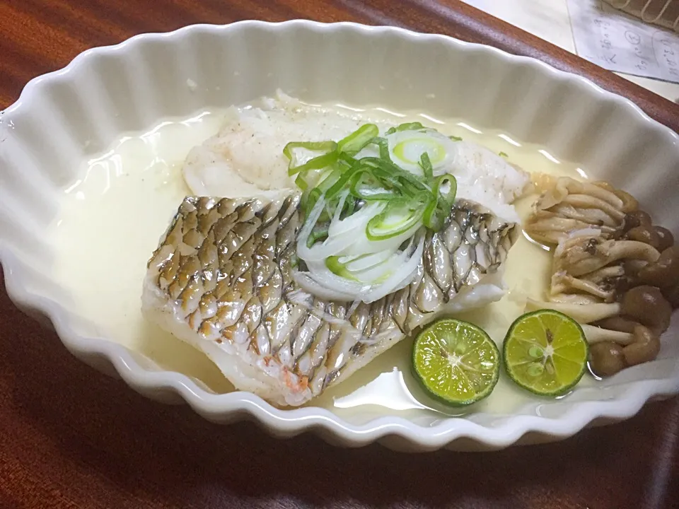 Snapdishの料理写真:自分で釣ったブダイの酒蒸しです。|せいりょうさん