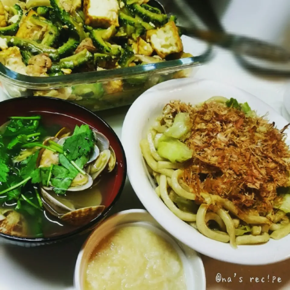 今日の夜御飯は、焼きうどん、ゴーヤと厚揚げと豚肉のオイスターソース炒め、アサリのお味噌汁なり☺|Kashimanakitchenさん