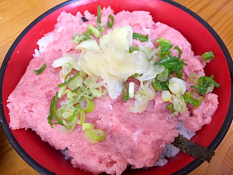 勝浦✨朝市☀️ネギトロ丼|ももみさん