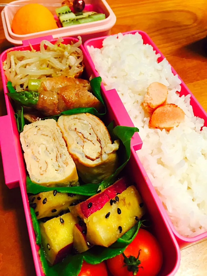 2015/09/3お弁当^o^
しらす入り卵焼き、アスパラ肉巻き、もやしガーリック炒め、大学いも|lisataroさん