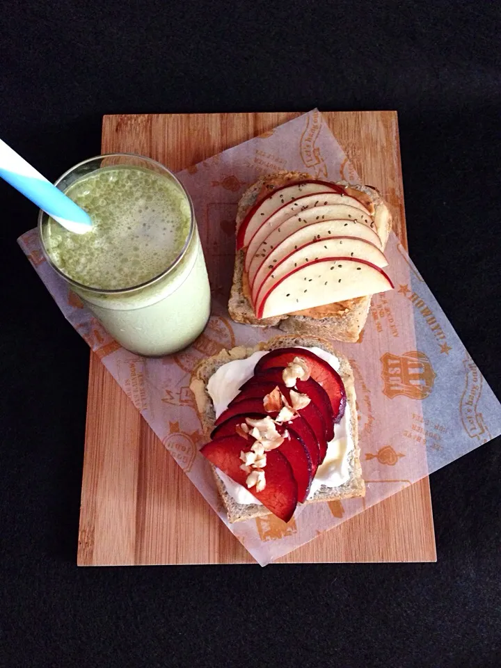 Peanu butter/apple slices/chia seeds. Greek yogurt/pluot slices/maple syrup/crushed almonds. Both on black sesame red bean bread. Iced matcha latte on the side.|coxiella24さん